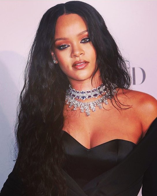 Skai_Rihanna's tweet photo. Riri is working it in that outfit https://t.co/mv3Xba6M7X