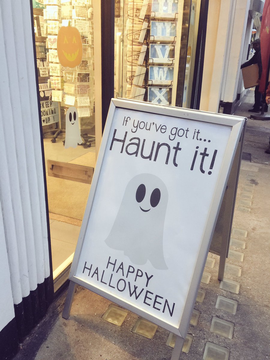 LaurenWeb3's tweet image. I thought @VikkiRossWrites might enjoy this #crapcopywriting 👻