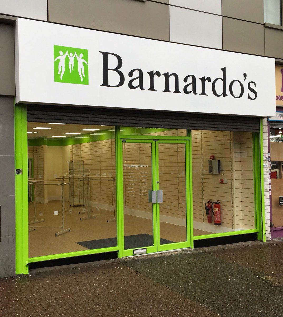 KimpolLtd's tweet photo. A bright &amp; eye catching refurb for this store in Edgware, London to brighten up a very Autumnal day 🍁
#Kimpol #commercialrefurbishment https://t.co/jiIYcswmVQ