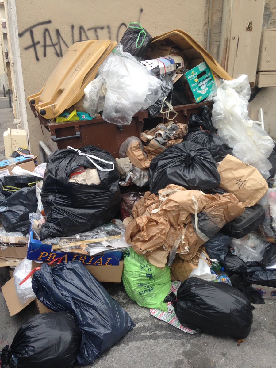 dirtymarseille's tweet photo. #Marseille @Min_Ecologie @N_Hulot @EPhilippePM @EmmanuelMacron @gouvernementFR @marseille #DirtyCity #France https://t.co/49sq5wsL7y