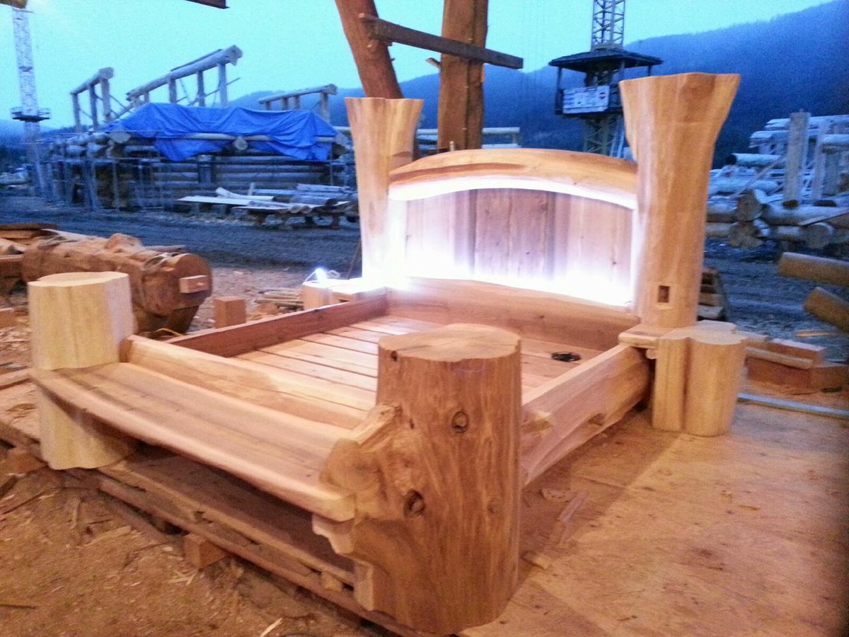 Check out this styling one of a kind log bed,  great job from the <a href="/PioneerLogHomes/">PioneerLogHomesofBC</a> crew.  Lots of detail and a very lucky client.  @gactv