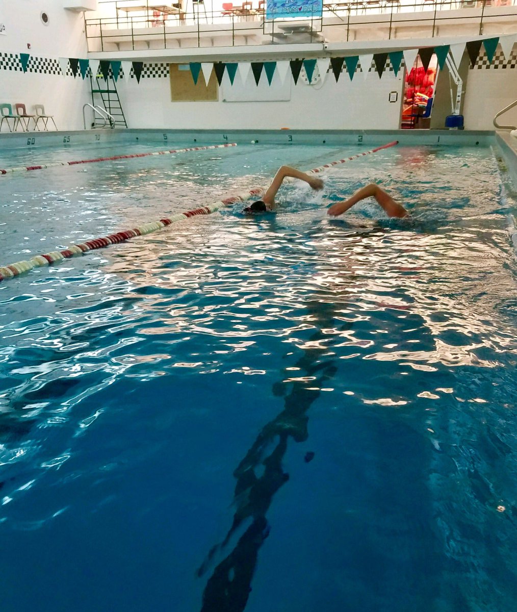 MsP_N104's tweet photo. That's what we call teammates. #golitch #swimmers #teammates #10000yards https://t.co/kybls2LSE2