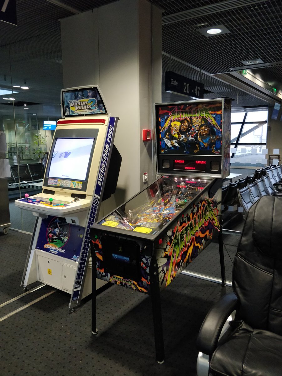 noctarius2k's tweet photo. Now that's an airport #euroairport #basel #BaselOne17 https://t.co/XwPtSp8CAx