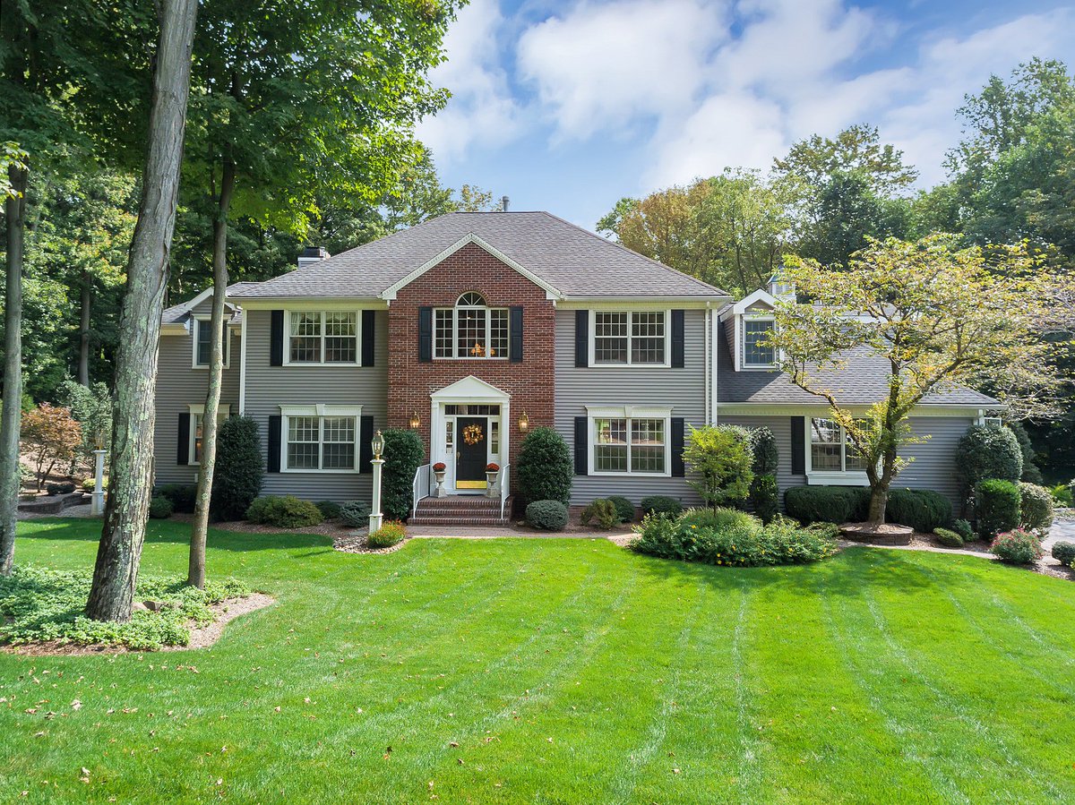 NJHomeScene's tweet image. A spectacular showpiece home in #RandolphNJ #DreamHome #ShongumLake #RealEstate ow.ly/DvEr30fZFfa Lots of Pictures, Plans &amp;amp; VIDEO!