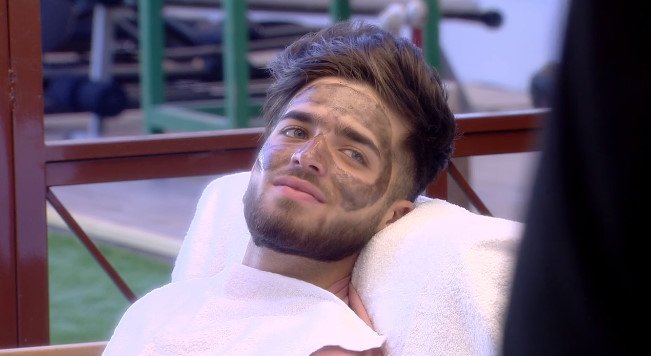 YoFarandulero's tweet photo. Quédate con quién te mire, como Rubén mira a Hugo. #GHDirecto https://t.co/XGlSKxv1o6