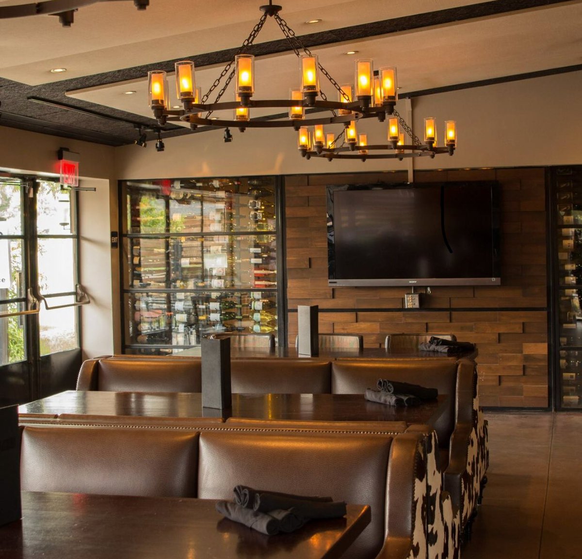 SEWPOK's tweet photo. Looking for a place to have a rehearsal dinner? @WestOnWestern is the spot! Call them today to reserve your spot! #sewppros https://t.co/s9uv8z0yXt