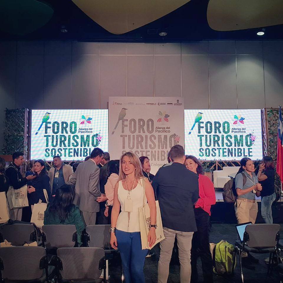 Estamos en el Foro de Turismo Sostenible con <a href="/MincomercioCo/">MinComercio Colombia</a> y la <a href="/AlcaldiadeMed/">Alcaldía de Medellín</a> donde <a href="/sahowardt/">Sandra Howard</a> hizo una intervención. #IdeasFelices 💼✈⛰