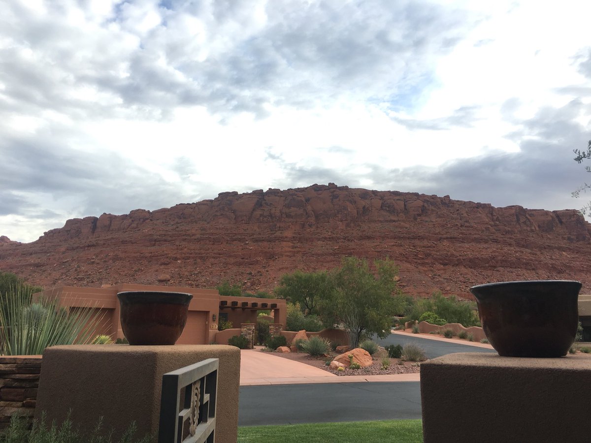 jesserdodson's tweet photo. Our morning in 3 photos #roadtrip https://t.co/0GVYeGBZrb