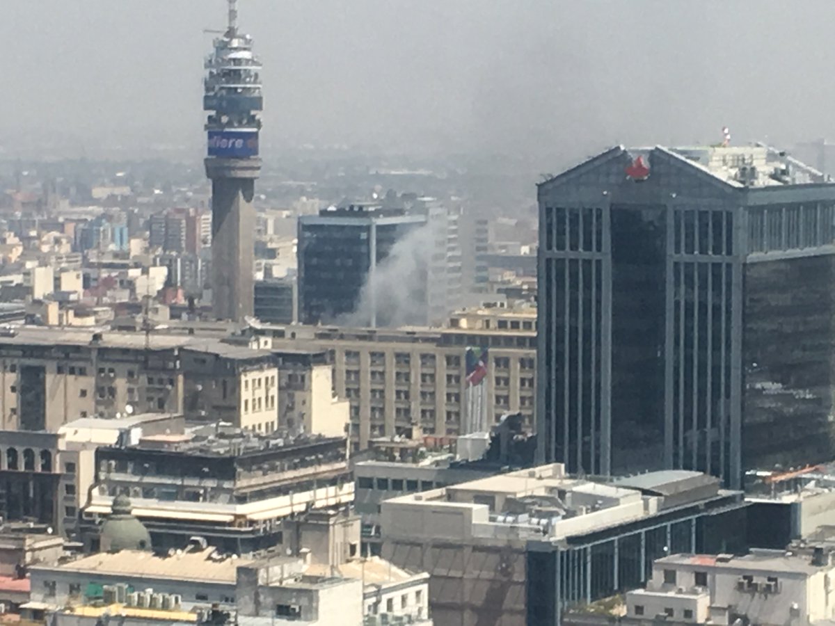 cramirezc's tweet image. #INCENDIO #Amunategui y Psje. Nueva Amunategui, Carros B1 B2 B5 B9 B10 BX11 Q8 RX7 RX8 M5 y Z2 de #Bomberos Santiago al lugar