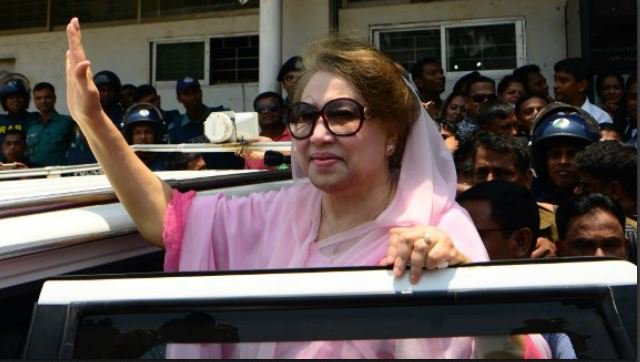 Ex-Bangladesh PM Khaleda Zia appears before Dhaka court; gets bail dnai.in/f7eZ https://t.co/I5OwG48Ngc