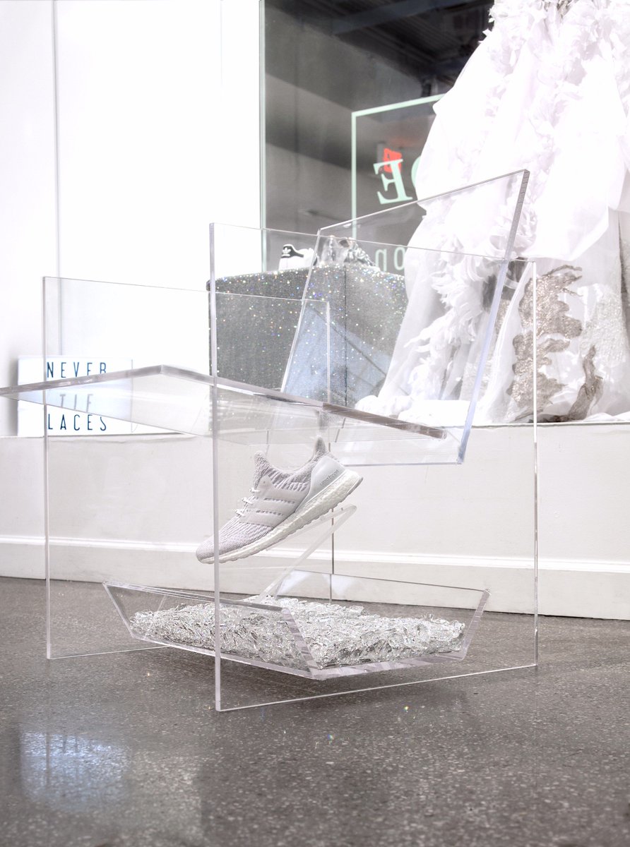 hickies's tweet photo. Pulled out all the stops at @footlocker's @SIX02 #NYC store. Our @swarovski collection display was created w/ design house @thislexik 😍💎 https://t.co/FMHDvyFUV0