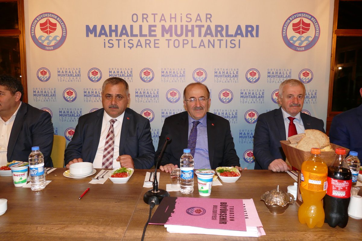 ofgumrukcuoglu's tweet photo. Ortahisar ilçemizin Büyükşehir olmadan önce de mahalle konumunda olan yerleşim yerlerinin muhtarlarıyla istişarelerde bulunuyoruz. https://t.co/fI2lz8PD3n
