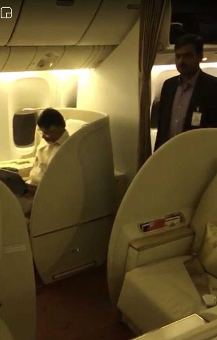 DMg6g8qW4AIA8LY.jpg:large