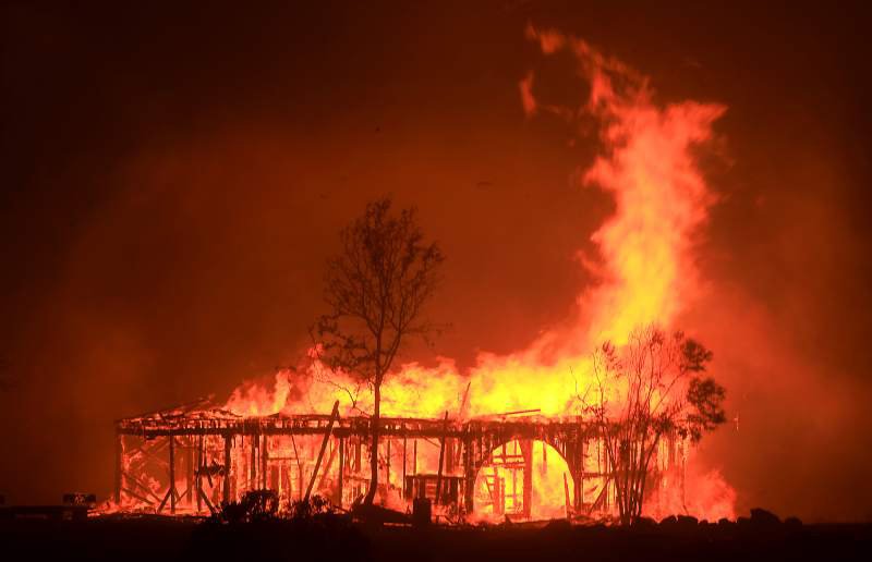 kentphotos's tweet photo. #santarosa historic #Fountaingrove Round Barn, circa July 2001.  #TubbsFire Oct. 9, 2017 By Kent Porter @NorthBayNews #SonomaStrong https://t.co/nz8a8wzkwK