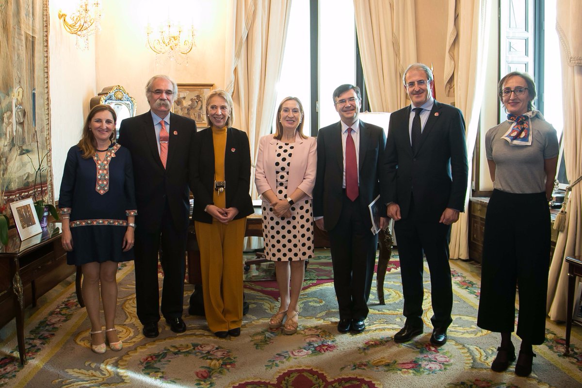 Esta tarde he charlado en mi despacho con la junta directiva de la <a href="/SECTCV/">SECCE</a> Los cirujanos torácicos hacen una labor impagable por todos