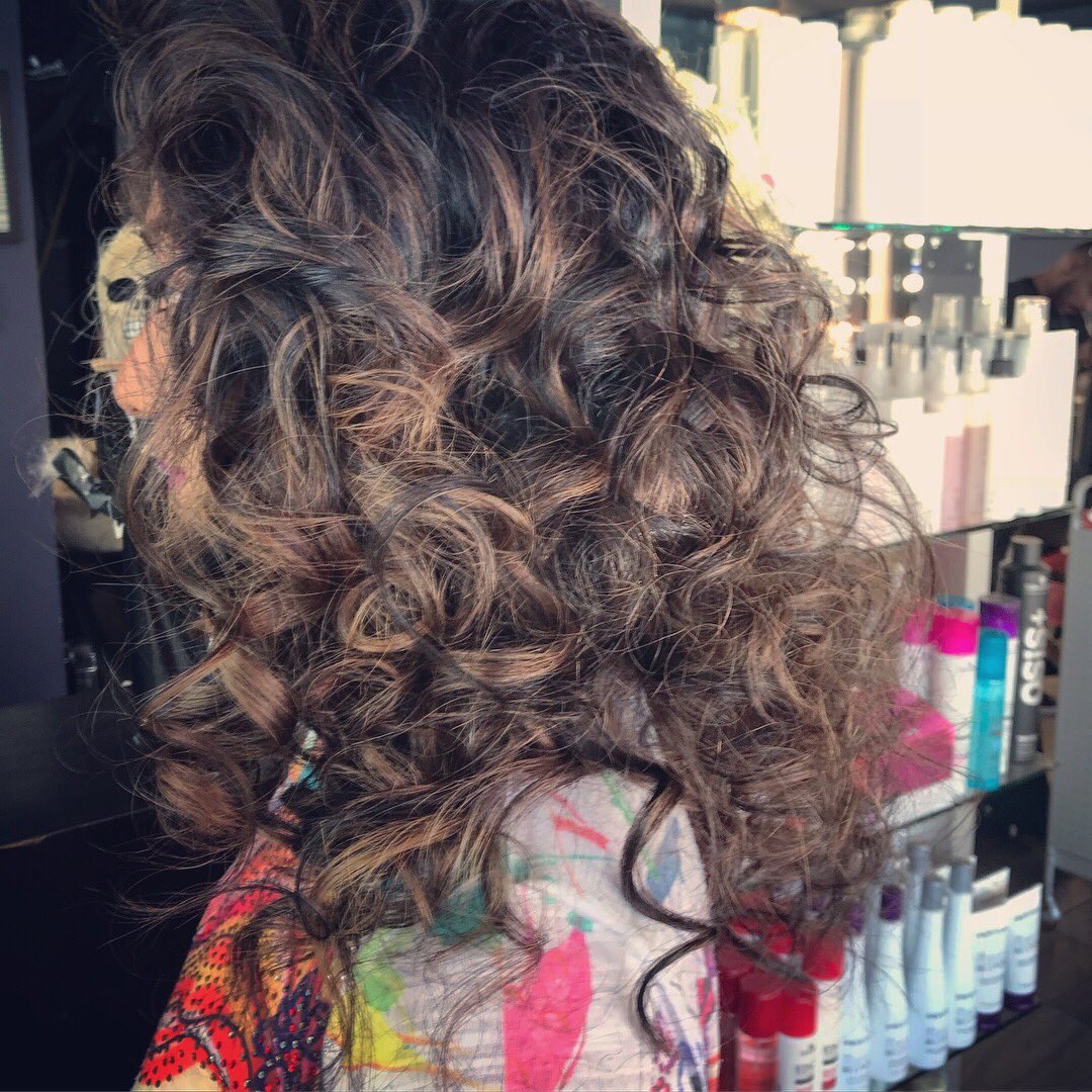 Fascinacao_salo's tweet photo. #fascinacaobylee #puebla #peluqueriadeautor #pueblacapital #efectodecolor #bylee https://t.co/u6PBbX6eDW