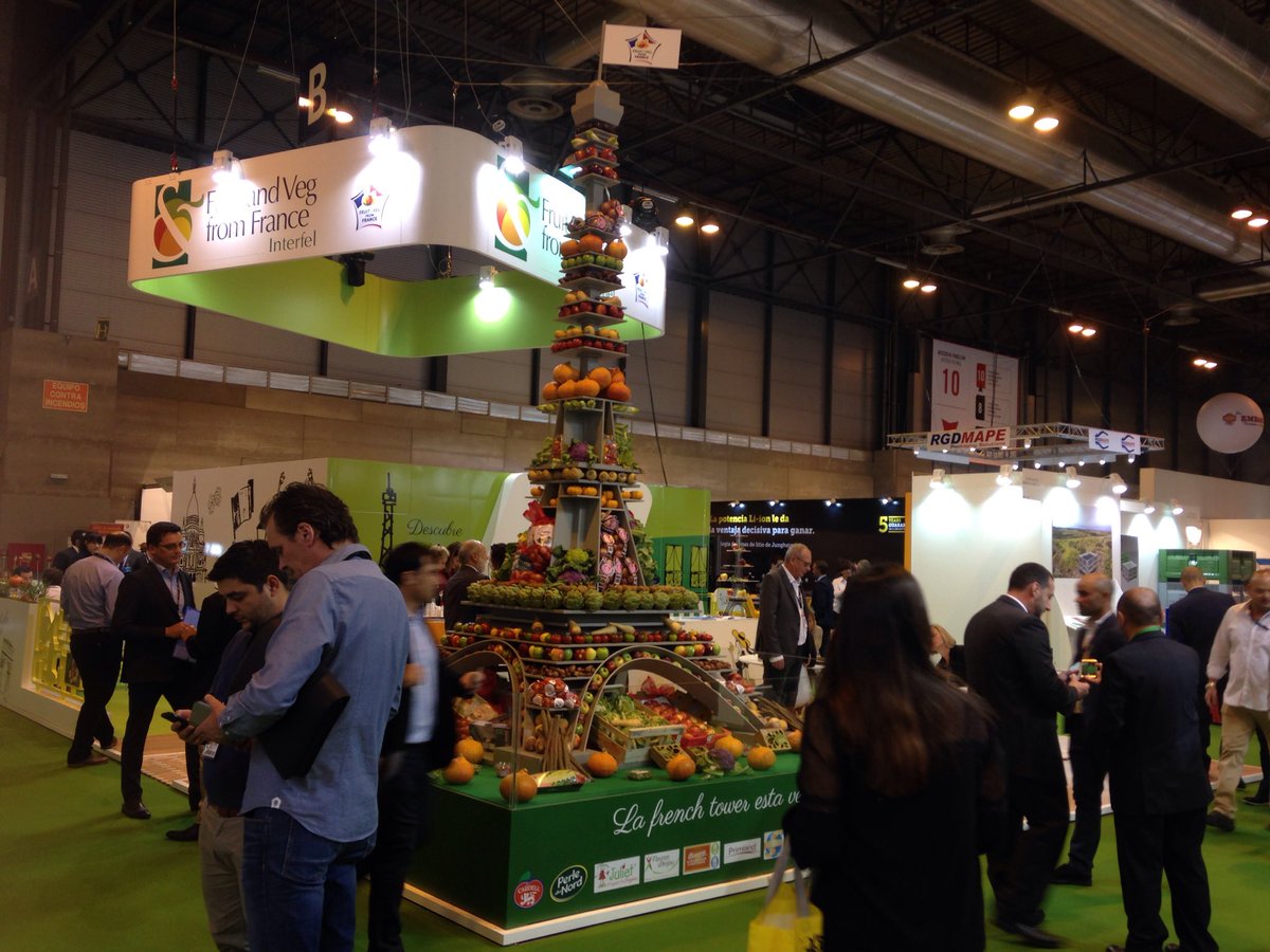 LegumesdeFrance's tweet photo. A Madrid, les fruits et légumes de France font leur promotion autour de la #TourFL @FruitsLegumesFR https://t.co/I9OxgEHXpz