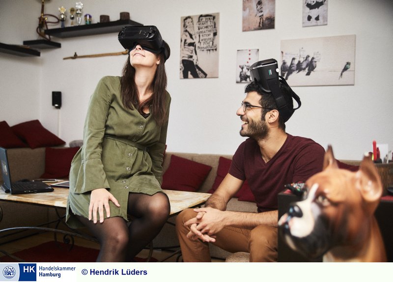 hkhamburg's tweet photo. In der aktuellen #hkplus: @Claudi_omnia360 bieten mit @omnia360 #virtuelle #Rundgänge an. Jetzt online lesen: https://t.co/9EYRzZ5k54 https://t.co/VtrnJWfk0y