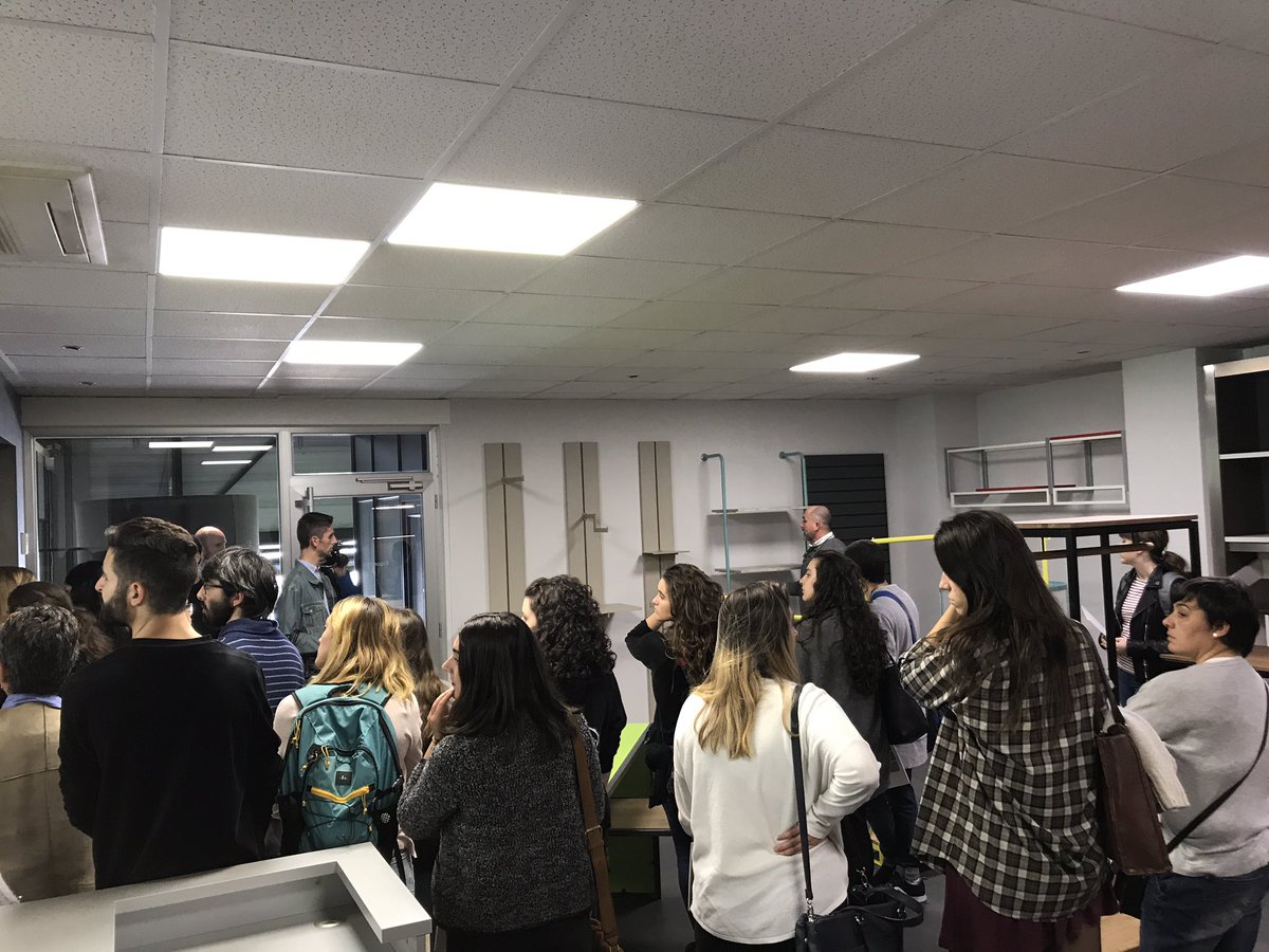 ClusterHabic's tweet photo. Visitamos #Equilan #mobiliario #comercial con #estudiantes #diseñadoresinterior @kunsthalirun #EASD Vitoria #basquedesign https://t.co/D219EqieTg