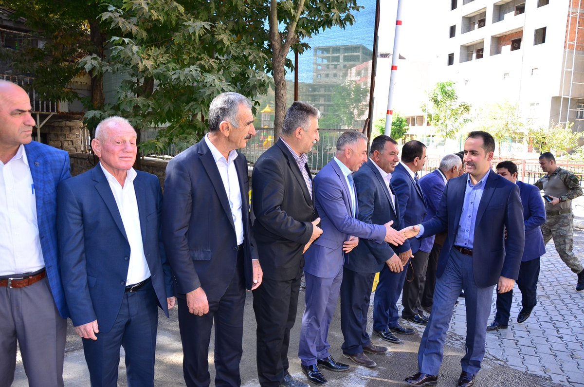 uluderekm's tweet photo. Devletle vatandaşı buluşturan, yerel yönetimlerin temel taşı olan kıymetli muhtarlarımızın Muhtarlar gününü kutladık https://t.co/rcUGMq4bUF https://t.co/E2c2B7btVg