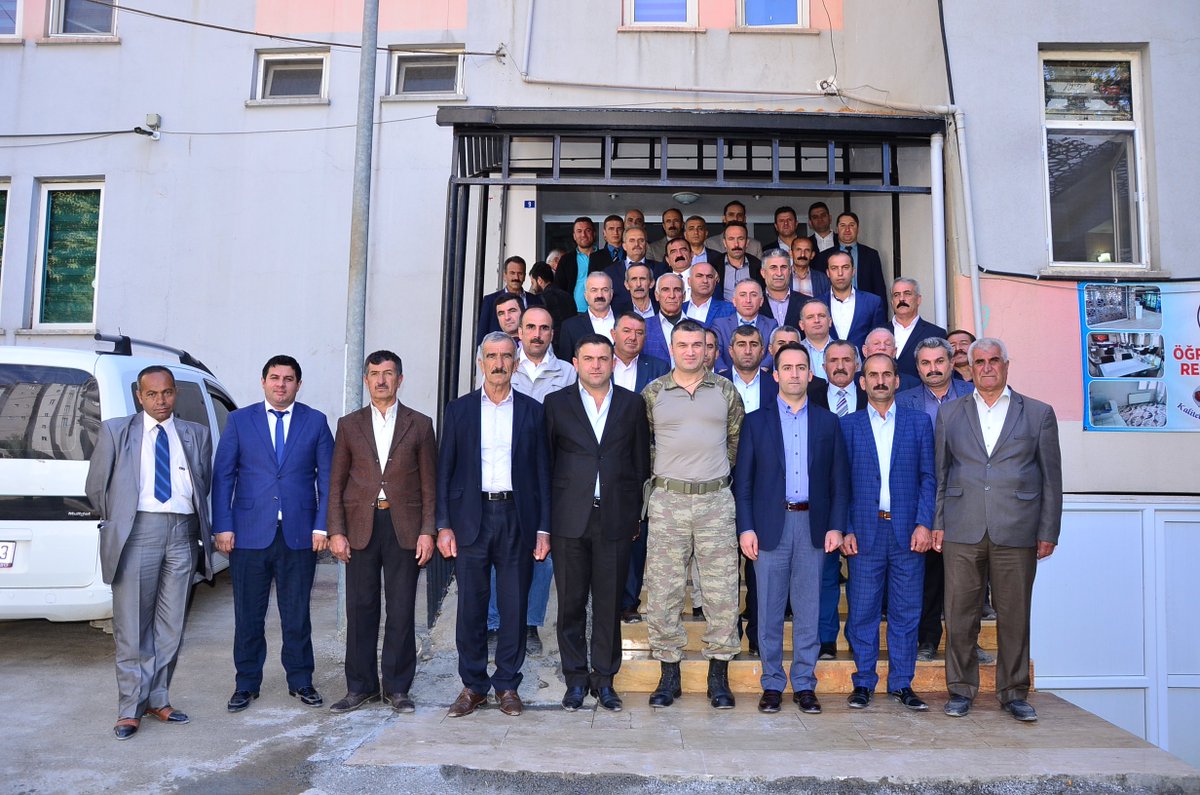 uluderekm's tweet photo. Devletle vatandaşı buluşturan, yerel yönetimlerin temel taşı olan kıymetli muhtarlarımızın Muhtarlar gününü kutladık https://t.co/rcUGMq4bUF https://t.co/E2c2B7btVg