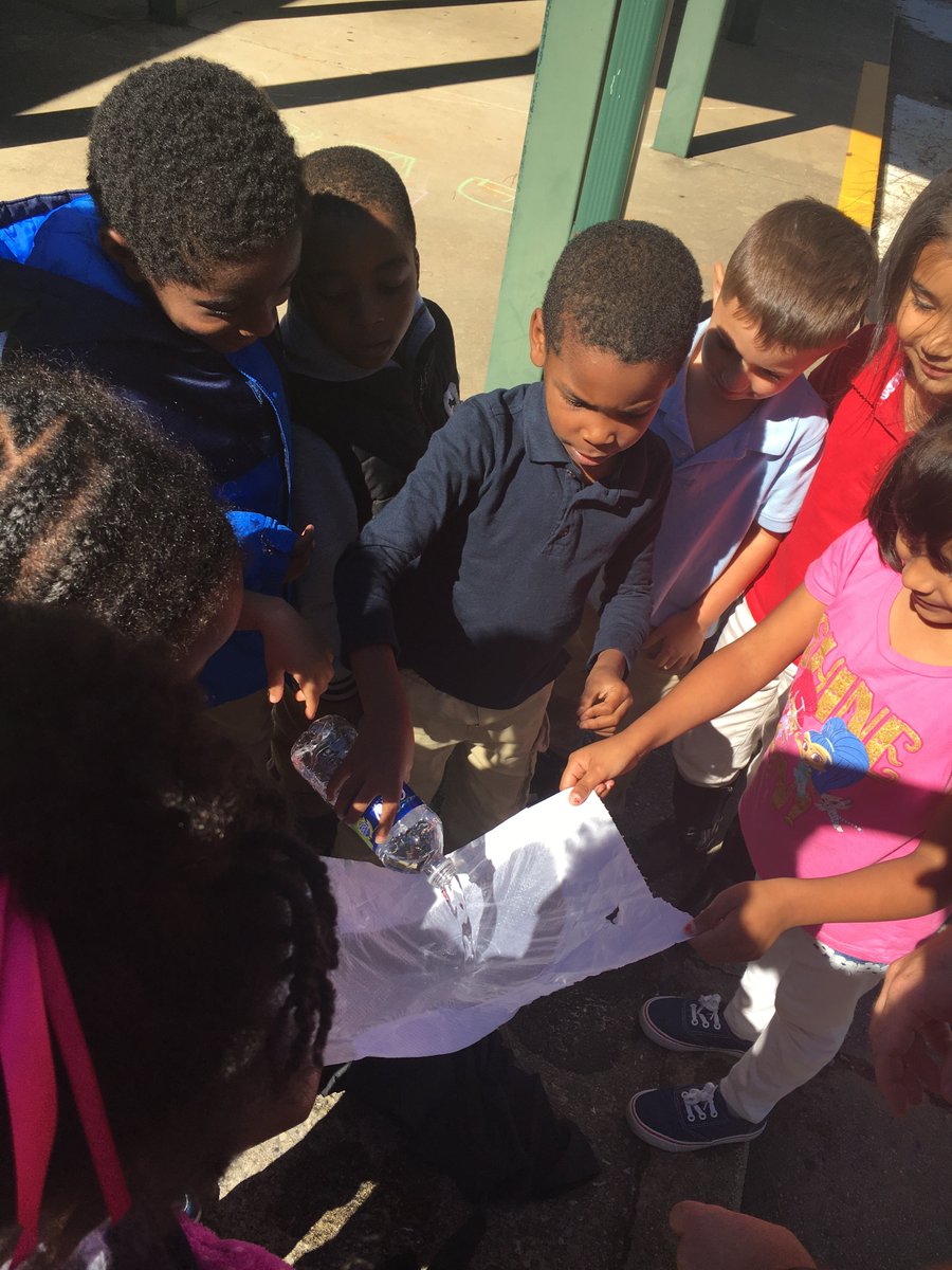 STEM time for K2! Thanks @LockheedStem Got to love science. <a href="/LockheedElem/">Lockheed Elementary</a>