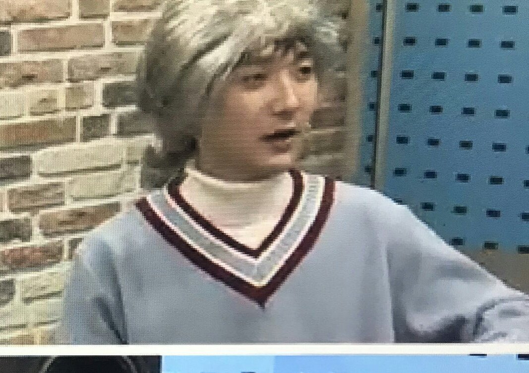 amusingjonghyun's tweet photo. Nuest : "we will not be an embarrasing group to minhyun" 

Also nuest : /wigs party on public radio/ https://t.co/6vj64cS0Uq