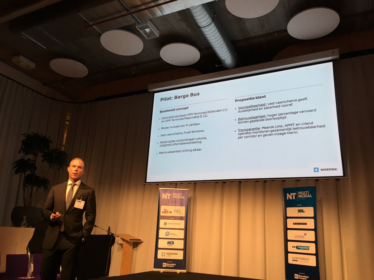 LINc_network's tweet photo. Huib de Wit van @MaerskLine presenteert Barge Bus-concept in reactie op congestie in zeehavens #MultimodalEvent https://t.co/t06uRMUTRr