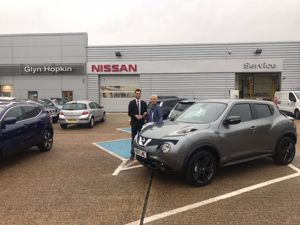 GlynHopkinGroup's tweet photo. Thank-you to our joyful #HappyCustomers collecting their #67REG cars from our dealers nationwide this week. Enjoy & #HappyMotoring! 🎉💐 https://t.co/lJe2frOTtb