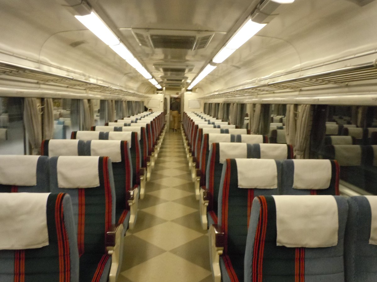 急行はまなすの各座席(1枚目から順にカーペットカー、指定席、自由席