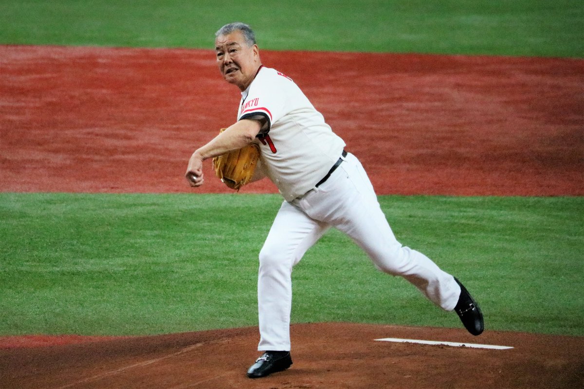 blue_braves's tweet photo. 88/10/19 阪急からオリックスへの球団売却が発表されました。「赤い勇者」が「青い勇者」に変わりました。しかし今でもオリックスは近鉄・阪急・BWをBsとしてリスペクトしてくれています。本当に有難いです。ファンあっての球団であり、球団あってのファンだと思います。 https://t.co/4GhMCJ1EKM