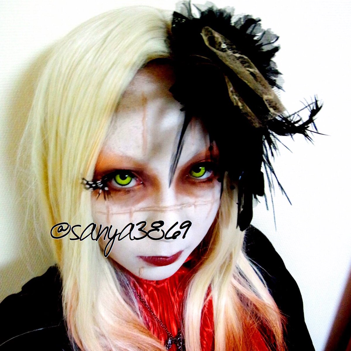 Sanyanya ハロウィンも近いので趣味のメイクを まずは痛グロくないのから アイコンは加工しているのでメイクが分かるのを 顔の傷痕メイクはクライオランのタプラストで盛り筆で陰影を付けました 衣装も手作り 一応ヘルボーイのヌアラ王女の仮装