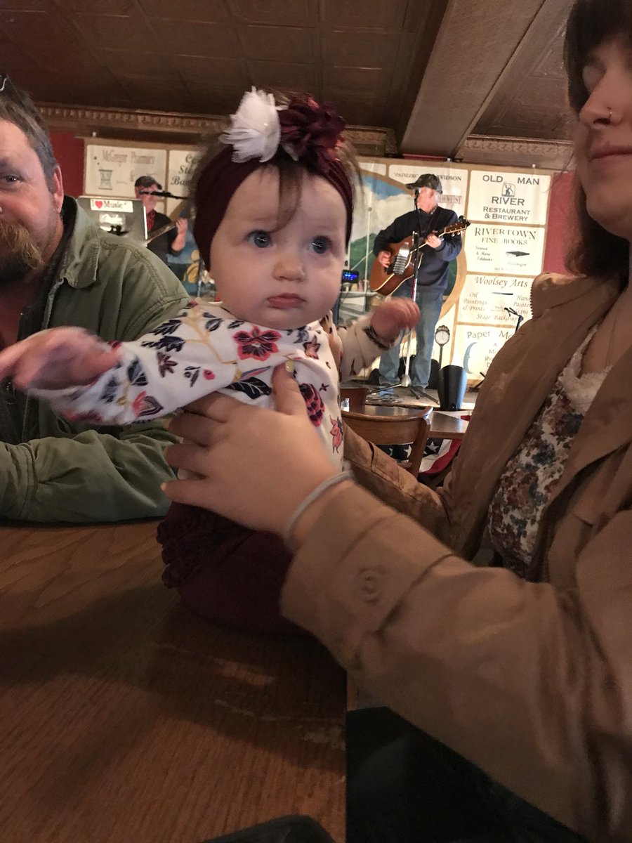 Starrrrdust21's tweet photo. Everly loves her auntie Alex :) #family #mybabygirl #fallfestival https://t.co/yrFAS56R9d