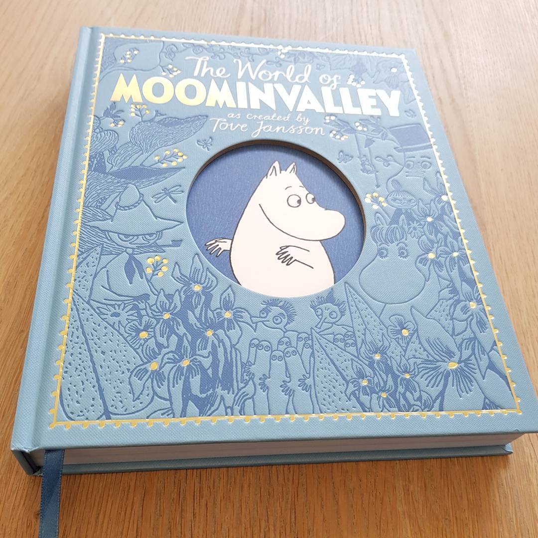 panmacmillan's tweet photo. Step into The World of Moominvalley with this beautiful &amp; unique book, out today! @PhilipArdagh @MoominOfficial ✨ https://t.co/4c5JvNtW2K ✨ https://t.co/TgDiiXSoHY