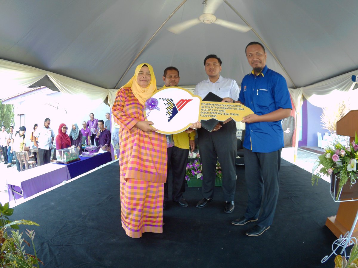 JKRPulauPinang's tweet photo. 19 Oktober 2017 : Majlis Penyerahan Projek Penambahbaikan dan Menaiktaraf Ibu Pejabat Perkhidmatan Veterinar Negeri Pulau Pinang https://t.co/THz3yuZUzl