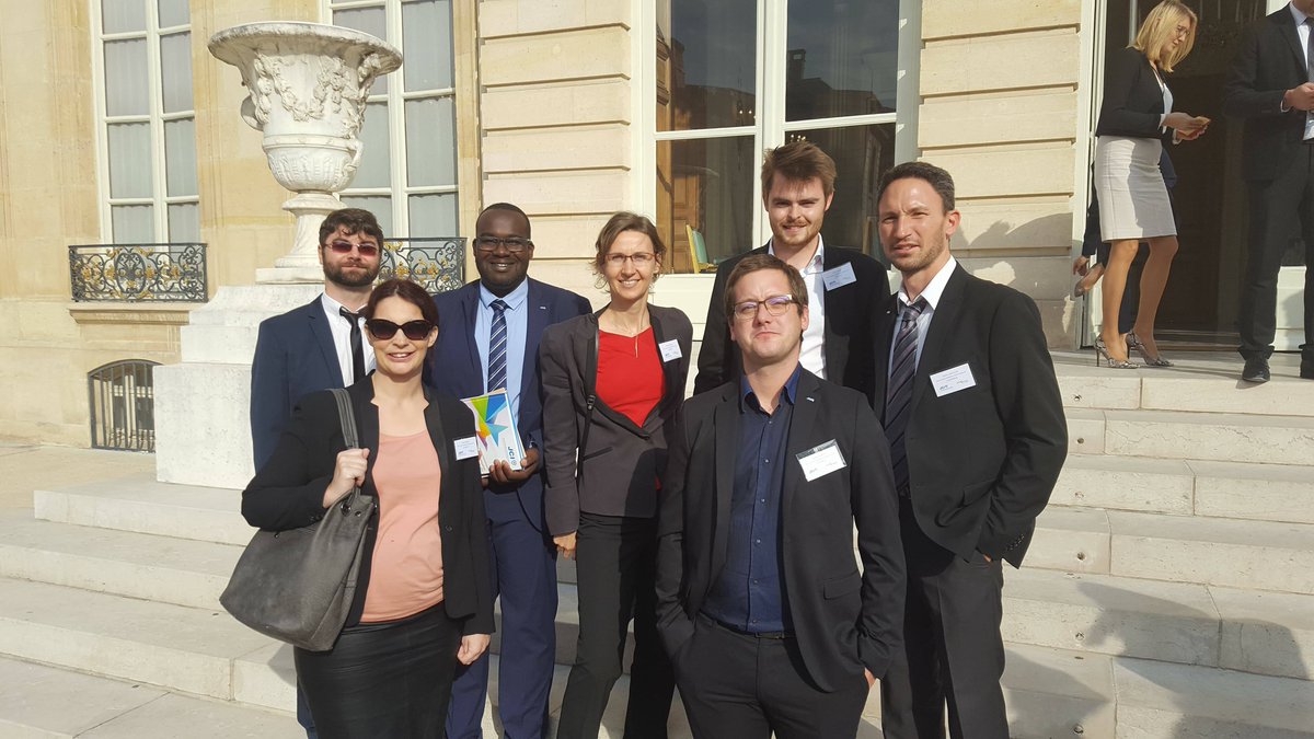 #parlementreprise <a href="/JCEBordeaux/">JCE Bordeaux</a> à l'<a href="/AssembleeNat/">Assemblée nationale</a> . Rapprochement du citoyen, du politique. Merci @cfabreLREM  pr les échanges constructifs!