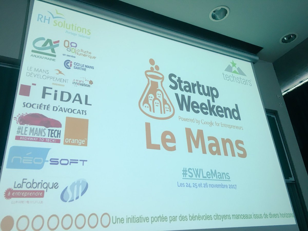 JulienLesourd's tweet photo. Pitch du @swlemans ce midi à @ensimofficiel avec @DelbecqueAlice 😀🙌🏻 Merci pour l’accueil, on vous attend nbreux fin novembre ! #SWLeMans https://t.co/oHBiSRbeyk