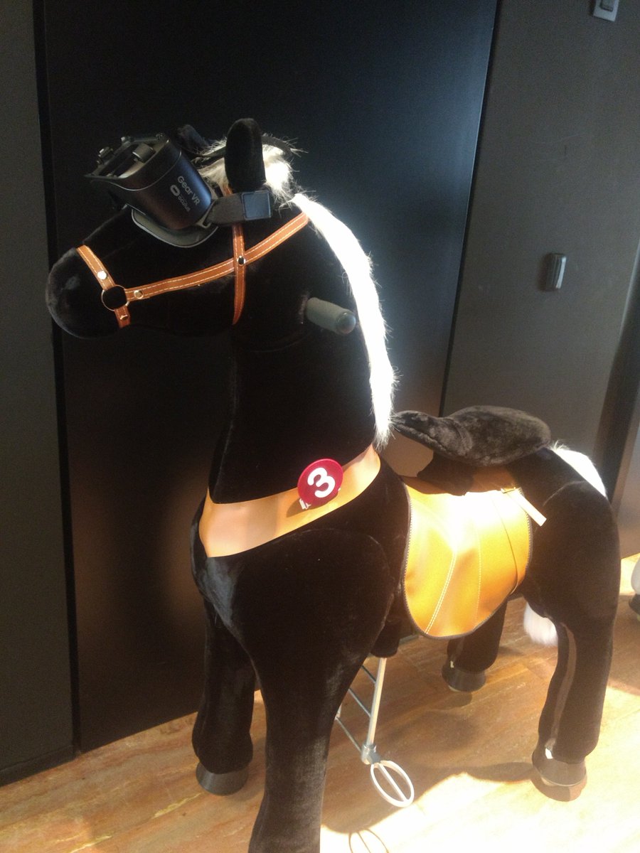 LiseHey1's tweet photo. Augmented race reality π€£#crowdday https://t.co/3lyWOdxYpS