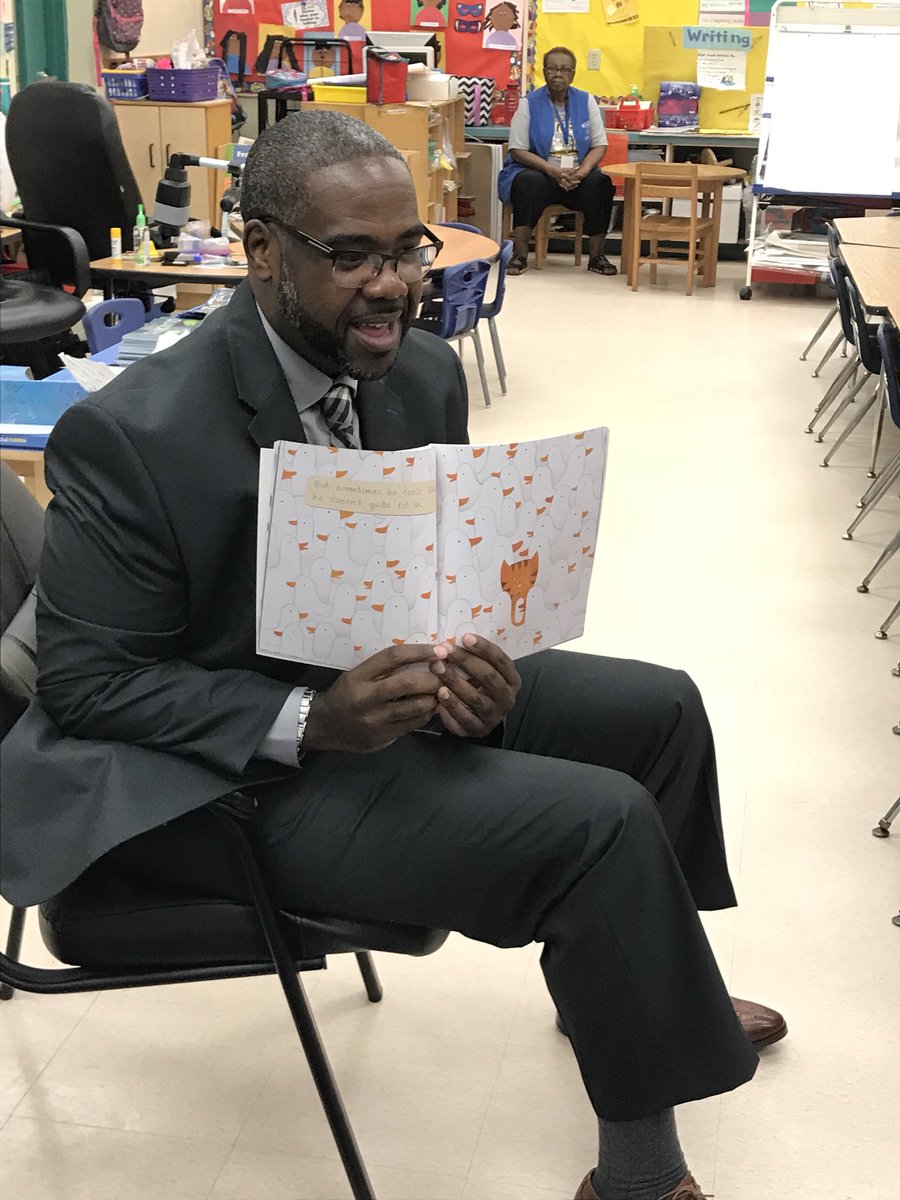 lpt_elementary's tweet photo. #LPT #Principal Mr. Richard Garrick was thrilled to read to LPTs KDG classes this morning!!! #BrowardReads #Quackers by #LizWong https://t.co/rTxW7cZH7h