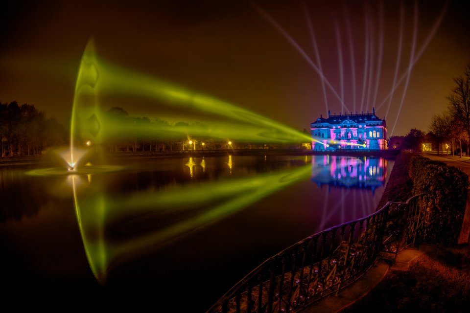braehlerics's tweet photo. Wir tauchten die Hightech Venture Days in Farbe! Bei der Abendveranstaltung gestern kamen mehr als 100 modernste Scheinwerfer auf LED-Basis durch unser Fachpersonal an die richtige Stelle und setzten somit das Palais im Großen Garten eindrucksvoll in Szene! #HTVD17 https://t.co/mVaxGZJ7yO