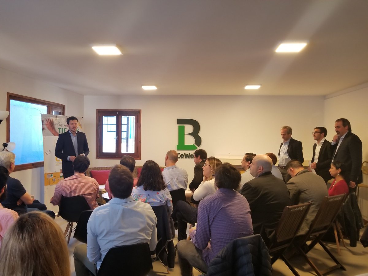 hcuervo's tweet photo. #CEO y #CFO compartiendo experiencias en @IBMArgentina  junto a @barrerolarroude y @Santiagobulat #in https://t.co/jmNIVO24Hj