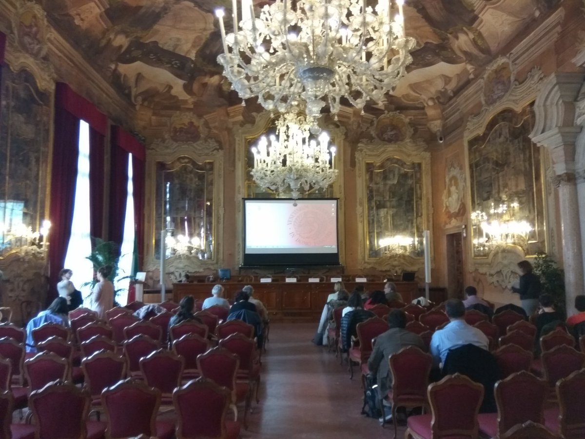 tuitsdegabriel's tweet photo. Todo listo para abrir las puertas del evento que mostrará en Venecia los avances de la interpretación a distancia de @shiftinorality. #1nt https://t.co/QKOwnraQPY