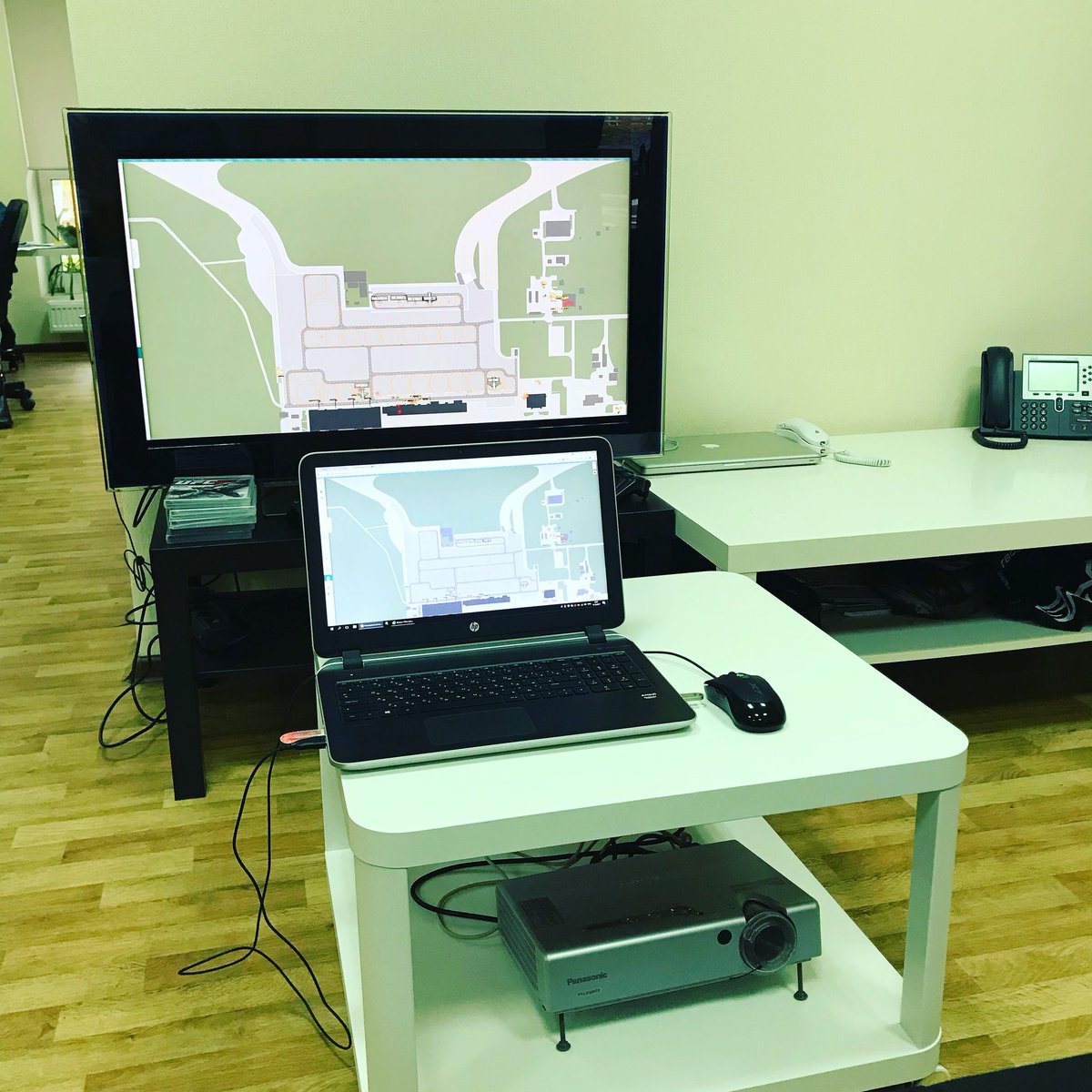 deck_company's tweet photo. Демонстрация проекта #мобильныйперрон #deck #deckauth #deckwayz #kpi #mobileapp #indoornavigation #ibeacon https://t.co/6RPWR4ffWr