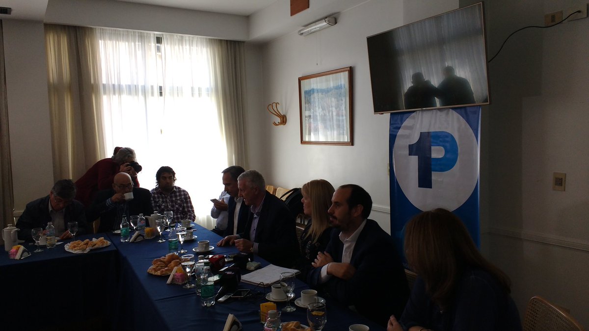 ciudadcapital6's tweet photo. @Stolbizer en conferencia de prensa: "Hoy competimos con una gobernadora y eso claramente es vergonzoso" https://t.co/nhl882k5p8