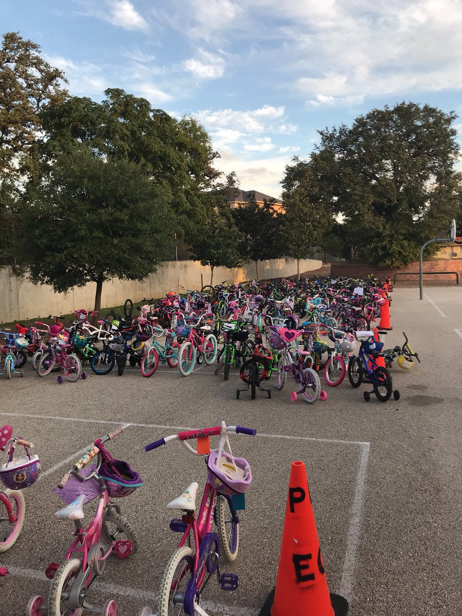 WankeMusic's tweet photo. Calm before the fun! It’s bike rodeo day! 🚴‍♀️🚴🐺 #wankewolves #bikerodeo @NISDWanke https://t.co/nrsS24L8lO