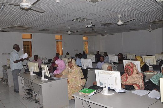 social_aau's tweet photo. مدير الادارة العامة للتنمية و التطوير يشيد بأداء مناديب الجودة بكليات الجامعة ووحداتها المختلفة
https://t.co/0KLftgtSat https://t.co/yRdnhuSWDd