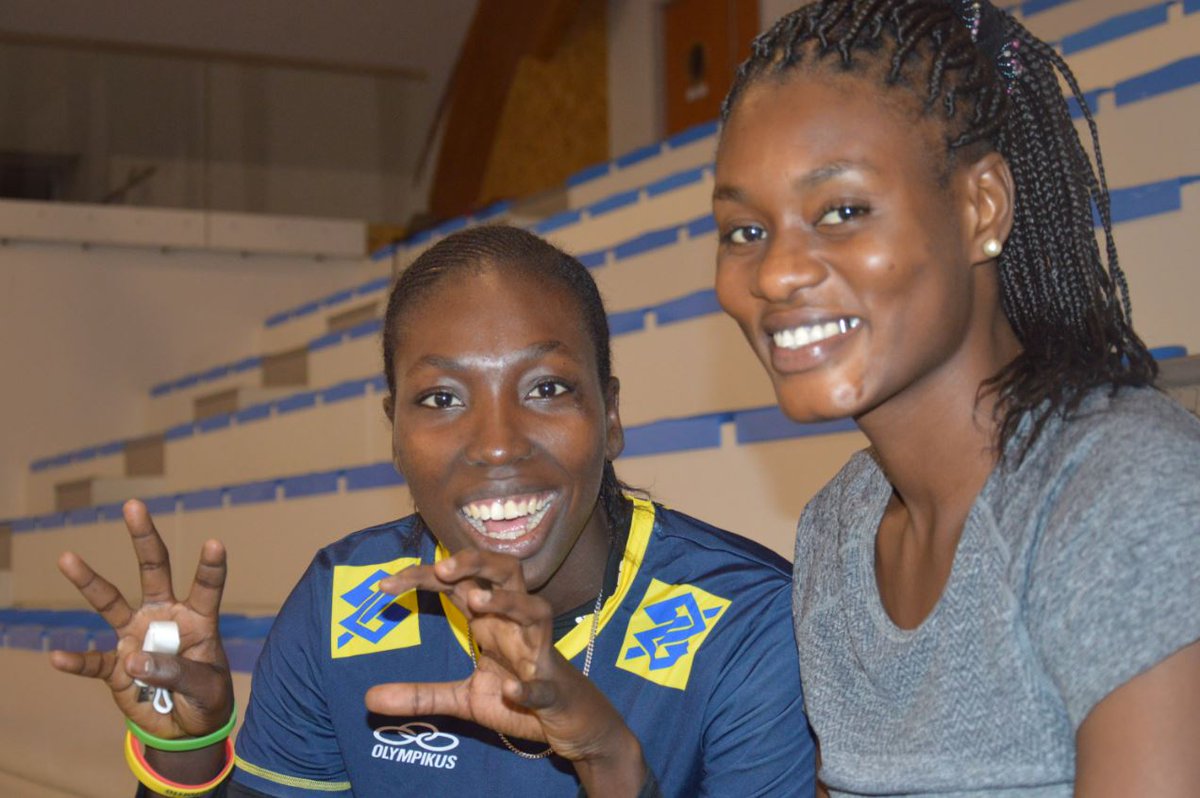 ShuardYR's tweet photo. 🏐 #volley Les recrues du @socvolley Fawziya Abdoulkarim et Binetou Sow sont arrivées. Et elles sont prêtes à sortir les griffes ! 🦁📸 https://t.co/oY8LxxdtX8