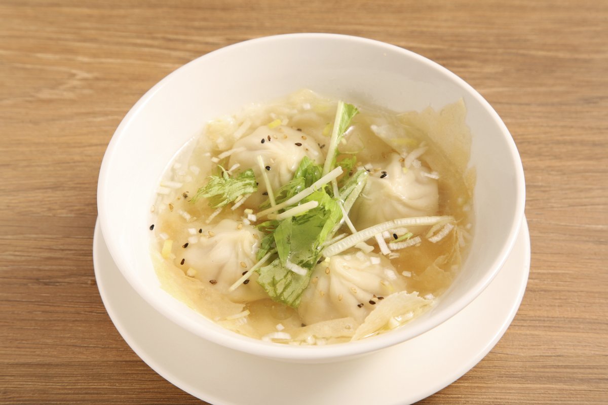 dins_jp's tweet photo. 10月13日（月）に高崎OPA店がOPENしました！おかげさまで大行列です♪写真は新作の「水小籠包」！お好みで香港ラー油を入れてお召し上がりください！　＃小籠包 ＃羽根つき焼小籠包 ＃高崎 #高崎オーパ ＃行列 ＃ランチ ＃新店 #京鼎樓 ＃ディンズ https://t.co/eqjRcvl6UB