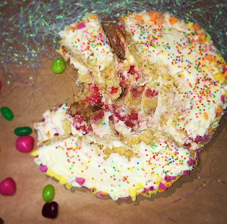 victoriabell96's tweet photo. Smashing morning with the children’s  celebration cake for @GrahamsBakery kids will love this! #finalpic #CMFIUUBS @LynseyHollywood 🍰 https://t.co/NCVGbaXeo1