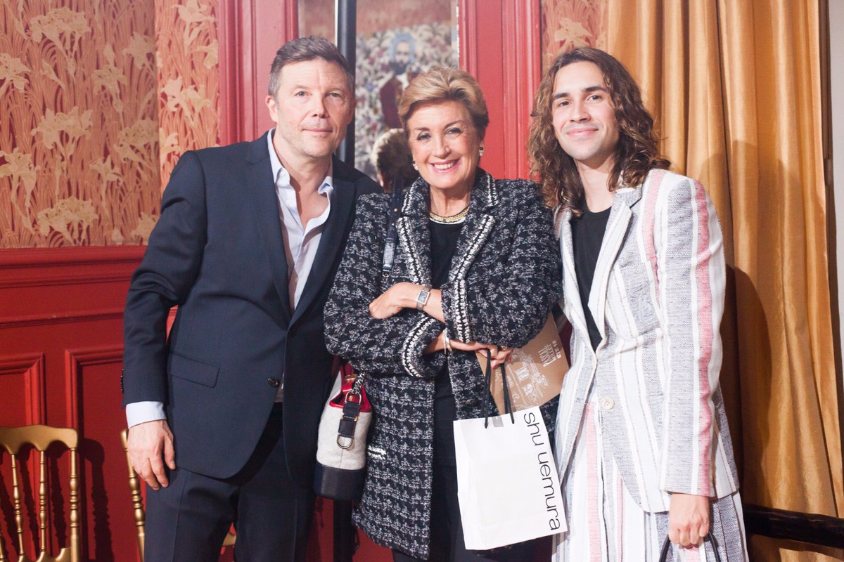 PavonChisbert's tweet photo. En fotografía junto a @lafallee de la firma #pascalmillet y Valérie Wertheimer, dueña de la Casa de perfumes #Chanel @pasarelasfalto RT https://t.co/9tv066KKnq
